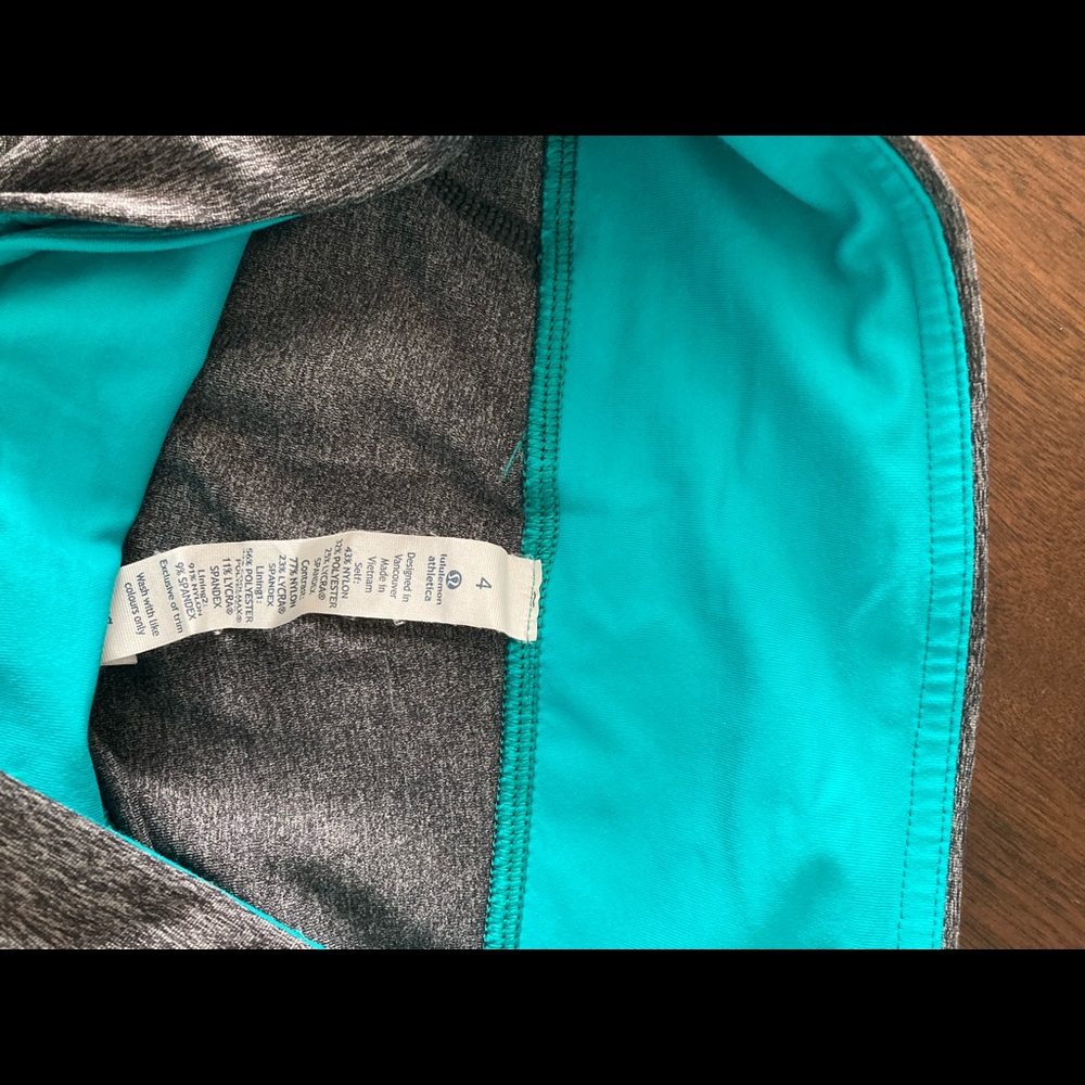 SALE Size 4 Cropped Teal Lululemon Legging. Great Used Condition! - Picture 6 of 7